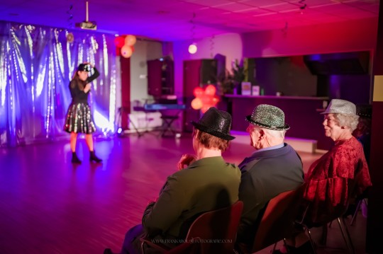 Afbeelding 'Let’s Dance' brengt jong en oud samen voor een avond van verbinding en plezier