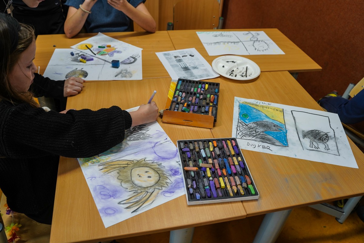 Wil jij met kunst aan de slag of liever een kunstenaar in de klas? Bekijk ons Kunstkracht aanbod!