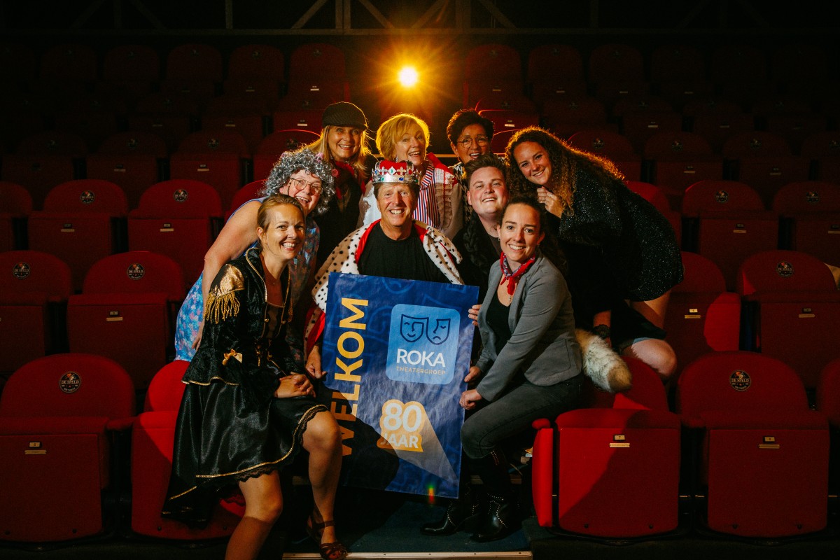 Roka Theatergroep speelt al tachtig jaar vrolijke stukken voor volle zalen, en dat wordt gevierd