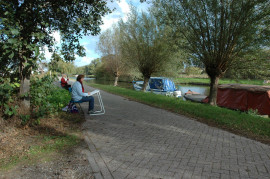 Buiten een landschap tekenen