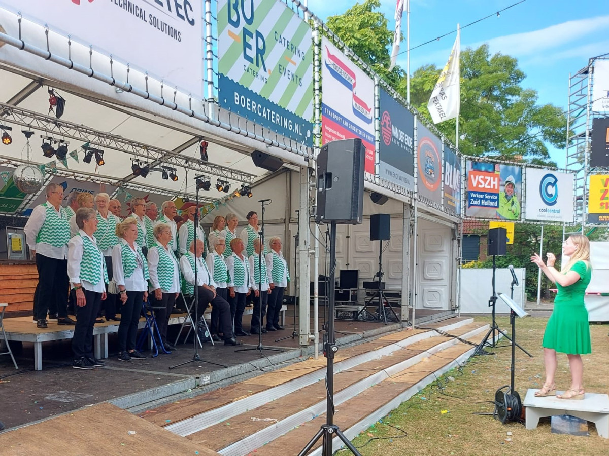 Achtergrondafbeelding De Westlanders zingen in Hooge Hasta