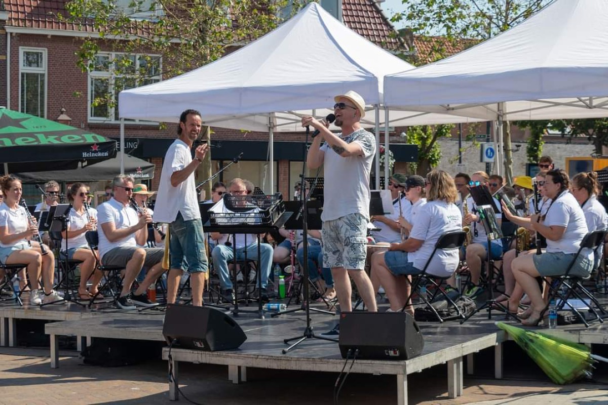 Achtergrondafbeelding Vier de zomer, 's-Gravenzande swingt