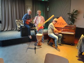 Lazy Sunday Hours open podium