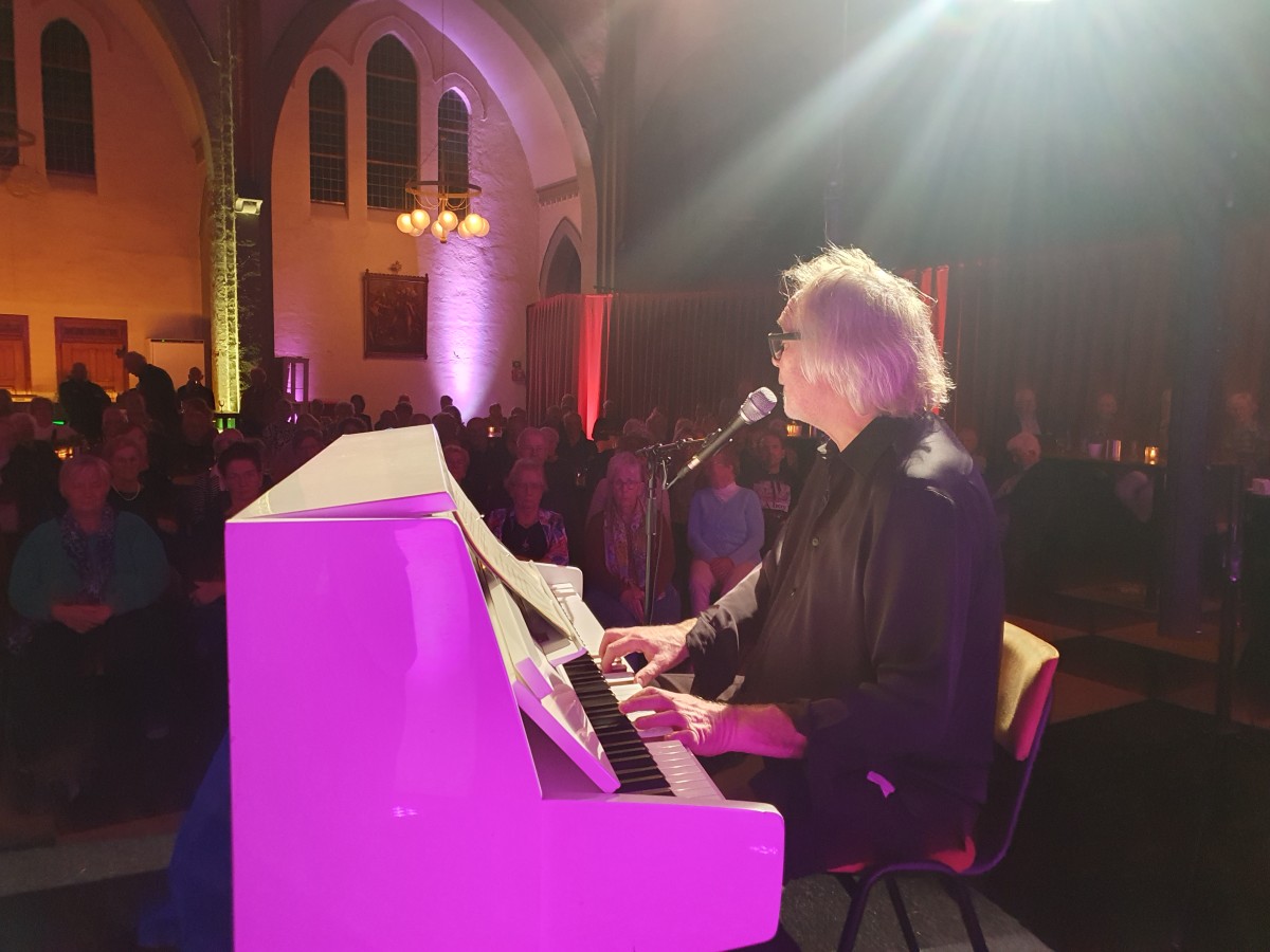 Achtergrondafbeelding Guus Westdorp over Nederlandstalige popmuziek uit jaren 60/80