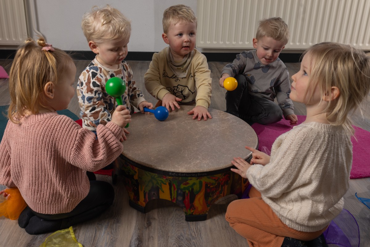 Achtergrondafbeelding Muziek op Schoot | Peutermuziek op zaterdagochtend