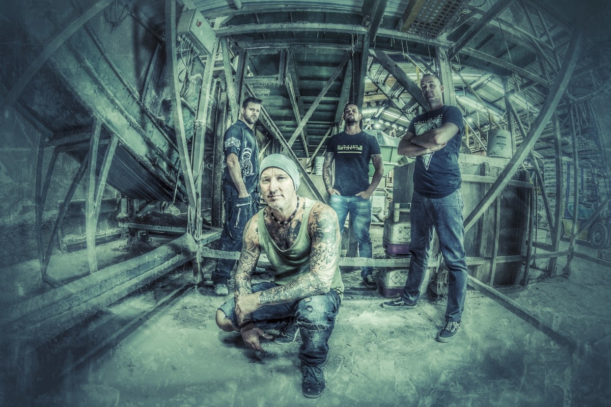 Achtergrondafbeelding MetalThraxx: Ten Ton John + Remain Untamed