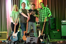 Lazy Sunday Hours met Gold Vicious