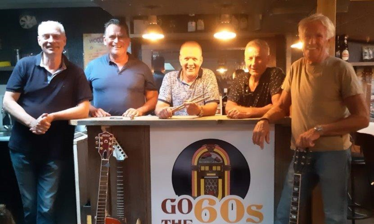 Achtergrondafbeelding Lazy Sunday Hours with Go the Sixties Coverband