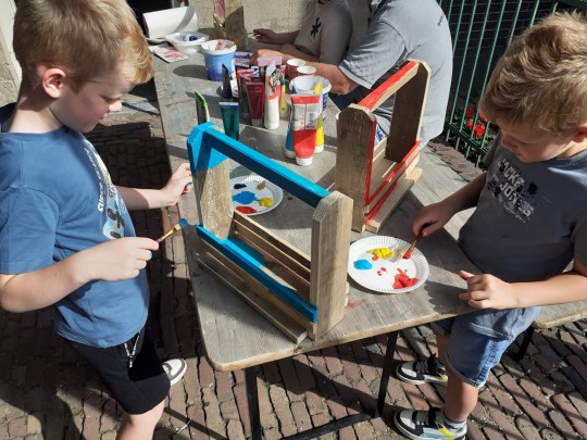 Afbeelding Kinderen timmeren voor Vaderdag