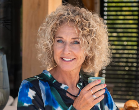Afbeelding Van kappersstoel tot luxury beauty retreats: Petra Sonneveld . Muzikele omlijsting door Trio LTL.